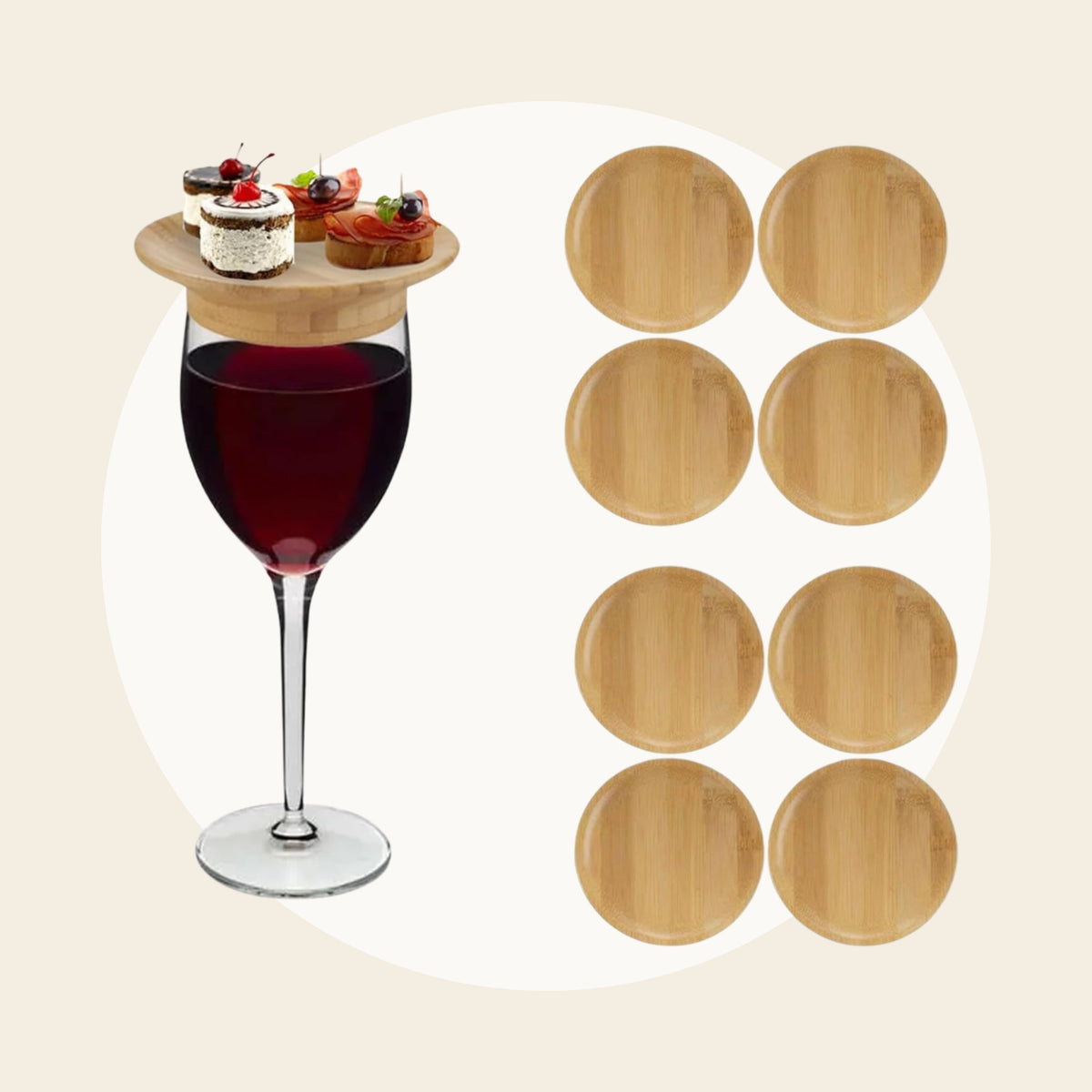 Lot de 8 plateaux apéritif en bambou, dont un posé sur un verre de vin rouge