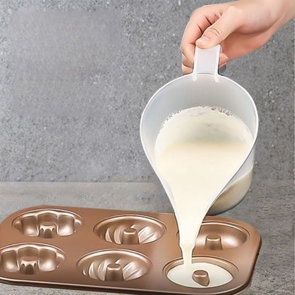 Pichet en plastique gradué 1L — Bec verseur long - cuisine inspirante