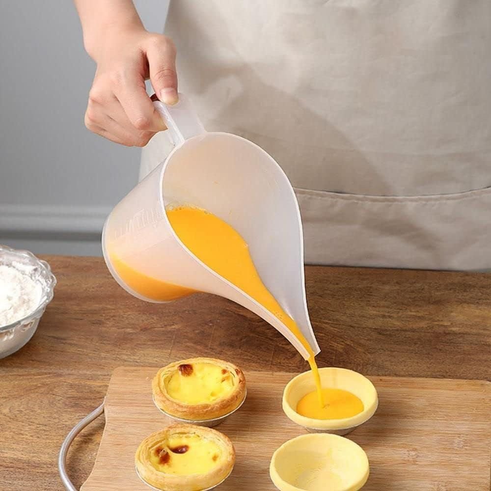 Pichet en plastique gradué 1L — Bec verseur long - cuisine inspirante