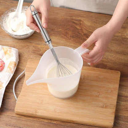 Pichet en plastique gradué 1L — Bec verseur long - cuisine inspirante