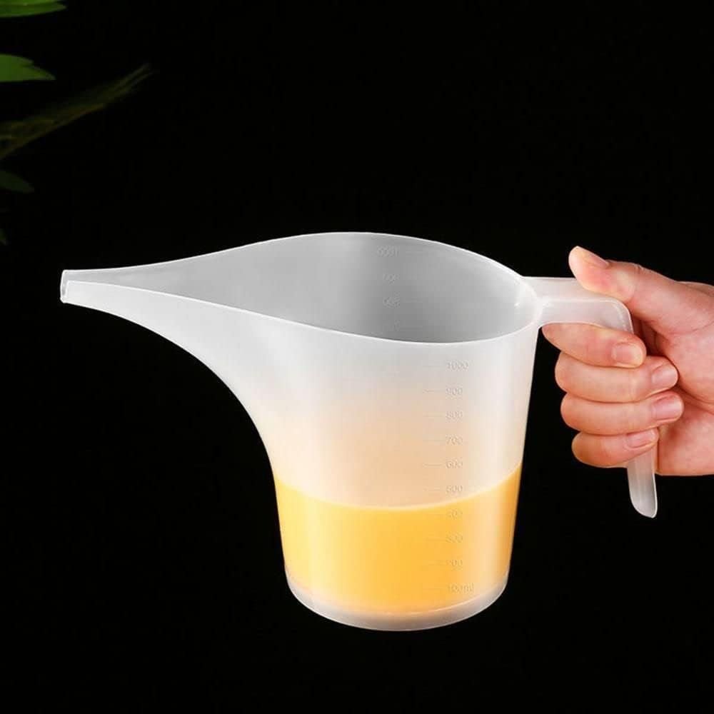 Pichet en plastique gradué 1L — Bec verseur long - cuisine inspirante