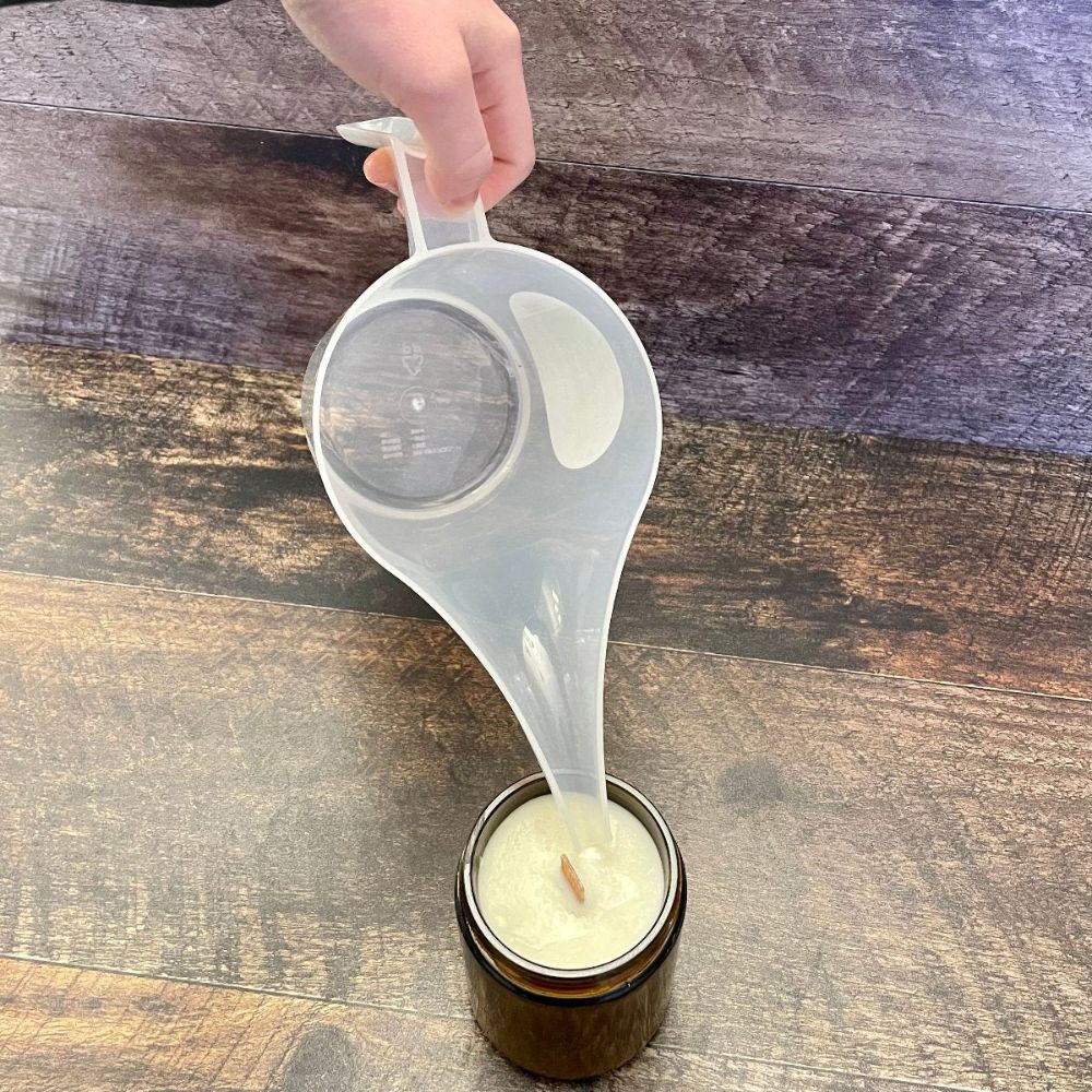 Pichet en plastique gradué 1L — Bec verseur long - cuisine inspirante