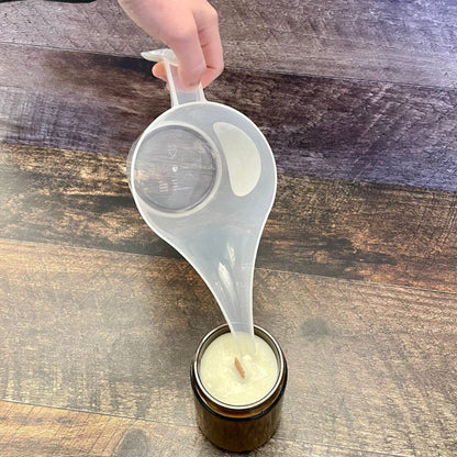 Pichet en plastique gradué 1L — Bec verseur long - cuisine inspirante