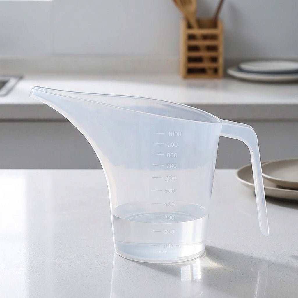 Pichet en plastique gradué 1L — Bec verseur long - cuisine inspirante