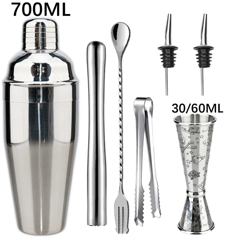 Shaker cocktail démontable pièces inox montrant passoire double filtration intégrée
