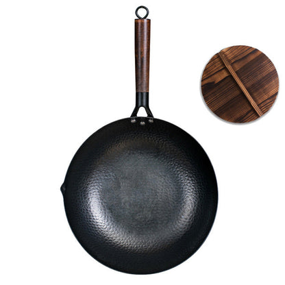 Wok en fonte martelée avec manche et couvercle en bois, vue de dessus