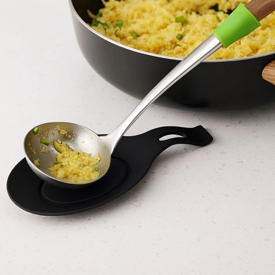 Repose cuillère en silicone noir - cuisine inspirante