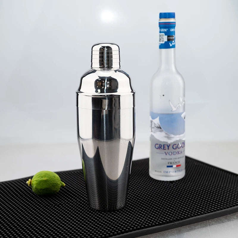 shaker cocktail vodka