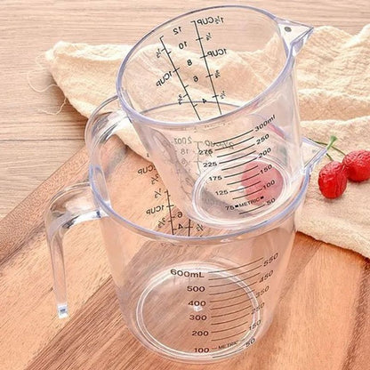 Verre doseur en verre, préparation culinaire facile
